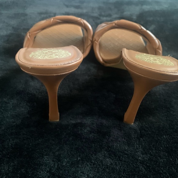 Vince Camuto sandal with heel - Picture 3 of 3